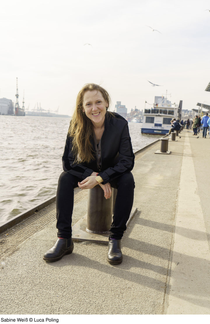 Finsteres Kliff | Weiß, Sabine