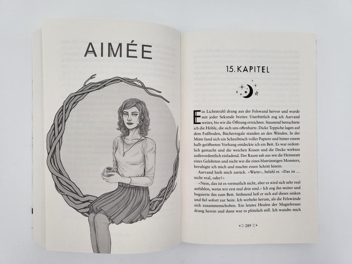 Sister of the Moon | Woolf, Marah