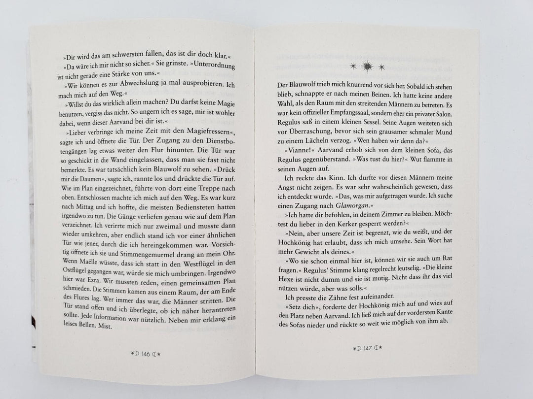 Sister of the Moon | Woolf, Marah